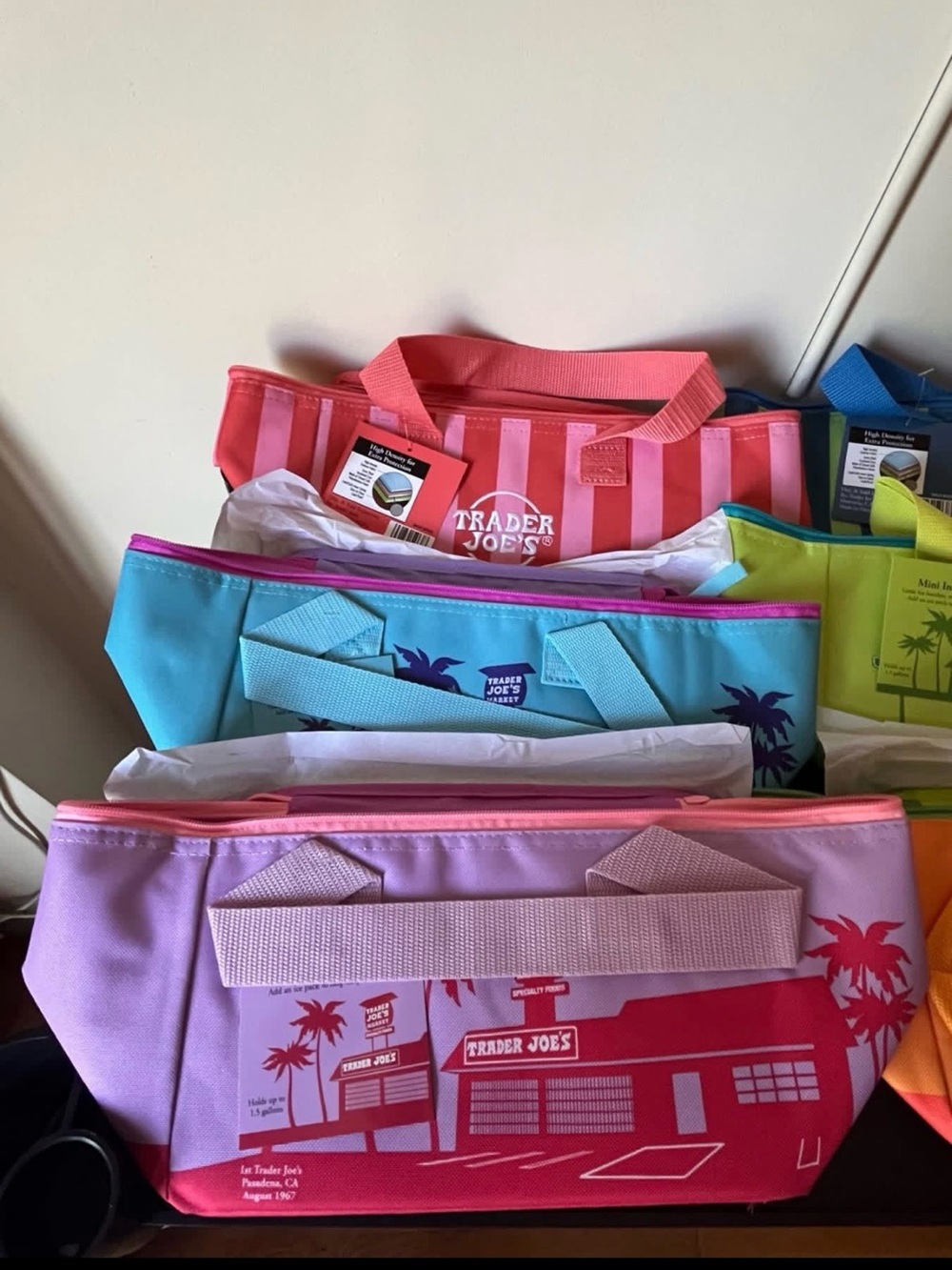 Trader Joe’s 2026! New Mini Insulated Bags Summer 6 Fun Colors - Picture 14 of 16